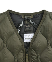 Carica l'immagine nel visualizzatore di Gallery, TAION VNECK DOWN MILITARY VEST