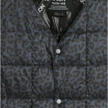 Carica l&#39;immagine nel visualizzatore di Gallery, TAION 001 DOWN VEST V NECK - BOTTON

