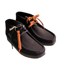 Carica l&#39;immagine nel visualizzatore di Gallery, WALLABEE BOOT SUEDE BLACK
