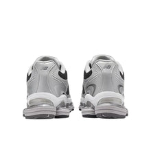 Carica l'immagine nel visualizzatore di Gallery, NEW BALANCE 2000 ABZORB
