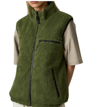 Carica l&#39;immagine nel visualizzatore di Gallery, GRAMICCI REVERSE SHERPA VEST
