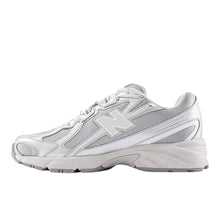 Carica l'immagine nel visualizzatore di Gallery, NEW BALANCE U7405I7
