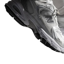 Carica l&#39;immagine nel visualizzatore di Gallery, NEW BALANCE MR530EMA
