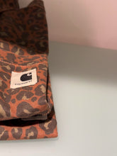 Carica e avvia il video nel visualizzatore di galleria, CARHARTT WIP W&#39;s Leo shirt
